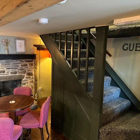 The Fountain Inn & Riverside Restaurant Окхамптън Екстериор снимка