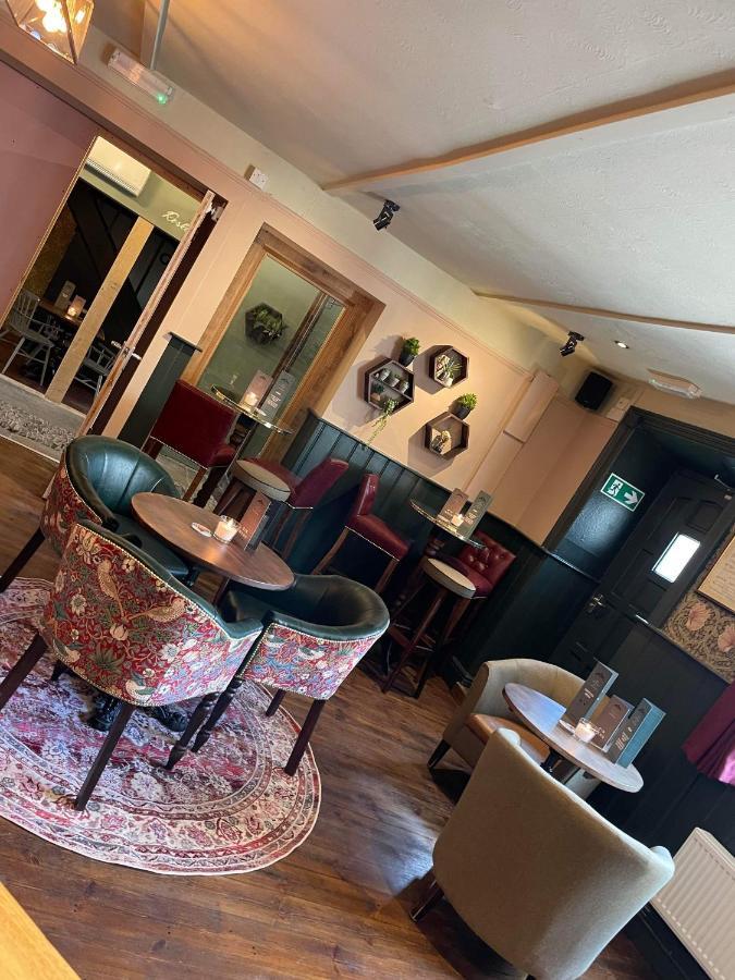 The Fountain Inn & Riverside Restaurant Окхамптън Екстериор снимка