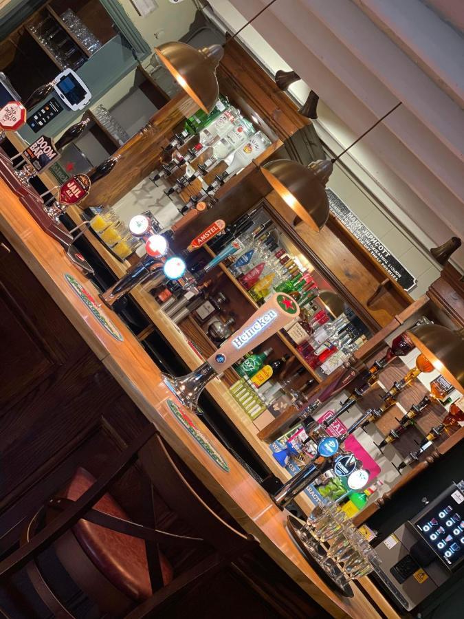 The Fountain Inn & Riverside Restaurant Окхамптън Екстериор снимка