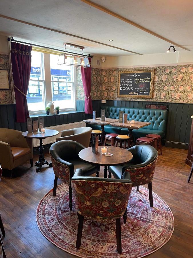 The Fountain Inn & Riverside Restaurant Окхамптън Екстериор снимка