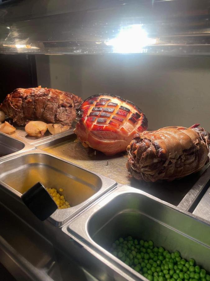 The Fountain Inn & Riverside Restaurant Окхамптън Екстериор снимка