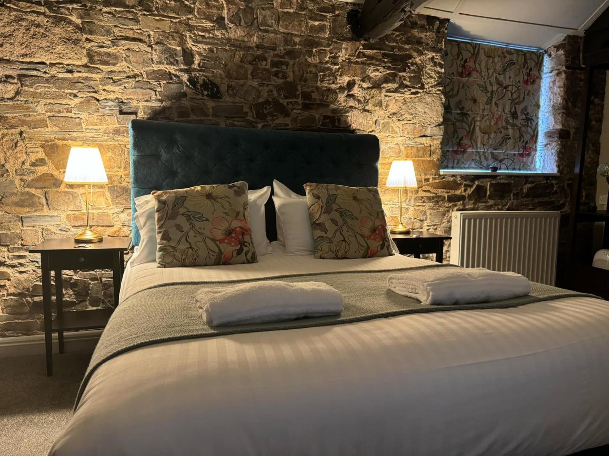 The Fountain Inn & Riverside Restaurant Окхамптън Стая снимка