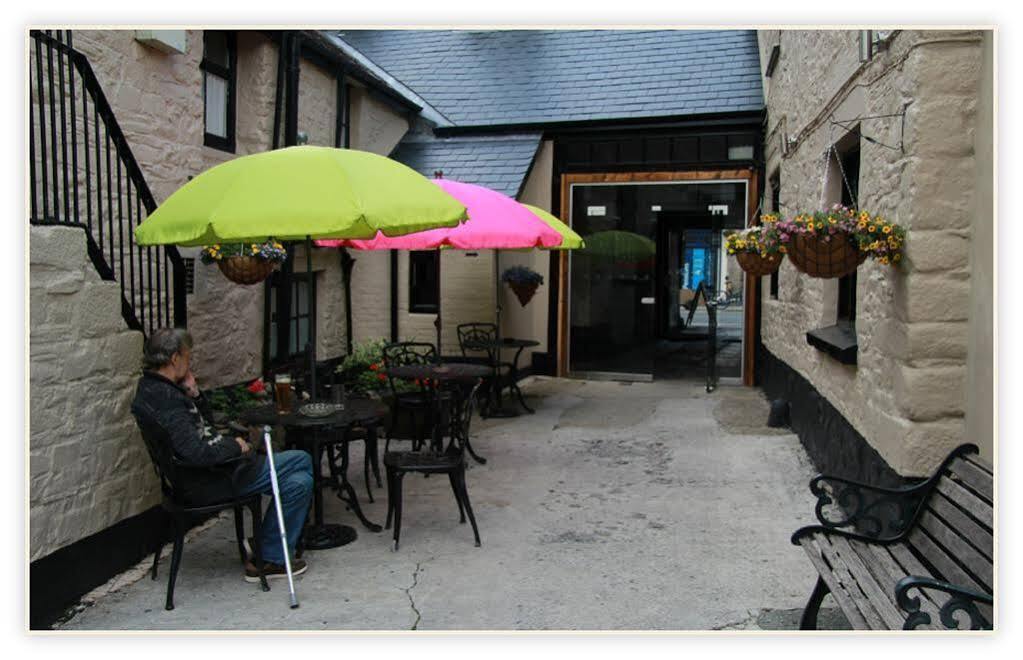 The Fountain Inn & Riverside Restaurant Окхамптън Екстериор снимка